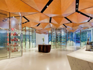 美國展臺設(shè)計公司如何在展臺搭建中合理利用玻璃材料的？